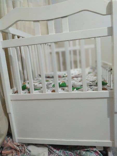 brand new baby crib (age 0 to 7 years old) 3