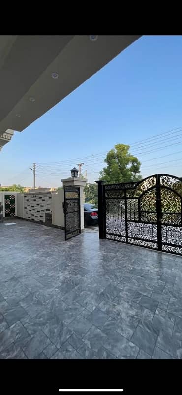10 Marla brand new luxery stylish Spanish style house double storey first entry available for sale in valancia town lahore 4