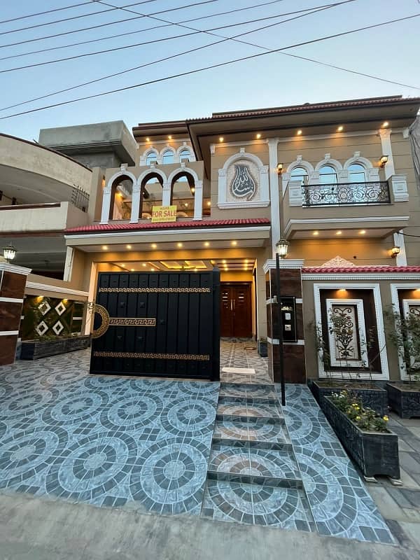 10 Marla Brand New Luxery Leatest Accomodation Spanish Style Luxery House First Entry Owner Built Available For Sale In PIA Housing Society Near Johertown Lahore 0
