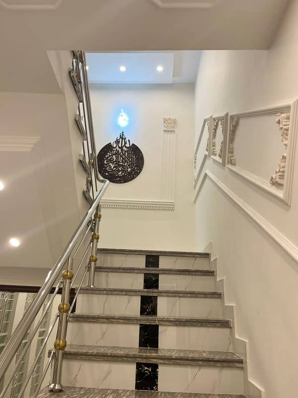 10 Marla Brand New Luxery Leatest Accomodation Spanish Style Luxery House First Entry Owner Built Available For Sale In PIA Housing Society Near Johertown Lahore 3