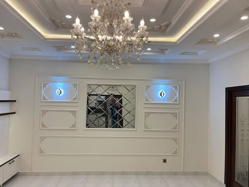 10 Marla Brand New Luxery Leatest Accomodation Spanish Style Luxery House First Entry Owner Built Available For Sale In PIA Housing Society Near Johertown Lahore 7