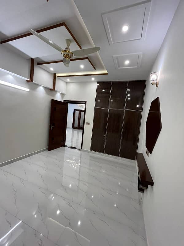10 Marla Brand New Luxery Leatest Accomodation Spanish Style Luxery House First Entry Owner Built Available For Sale In PIA Housing Society Near Johertown Lahore 16