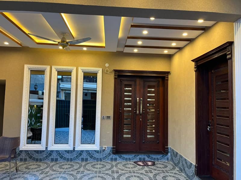 10 Marla Brand New Luxery Leatest Accomodation Spanish Style Luxery House First Entry Owner Built Available For Sale In PIA Housing Society Near Johertown Lahore 27