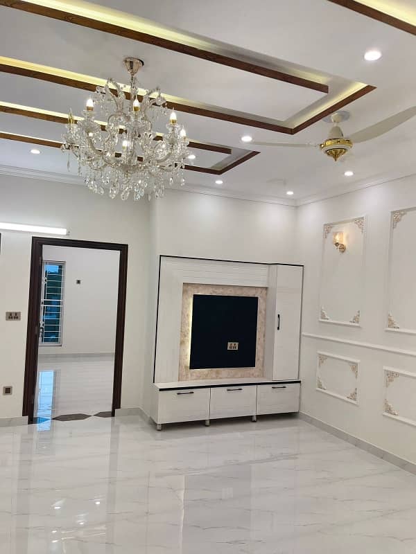 10 Marla Brand New Luxery Leatest Accomodation Spanish Style Luxery House First Entry Owner Built Available For Sale In PIA Housing Society Near Johertown Lahore 37
