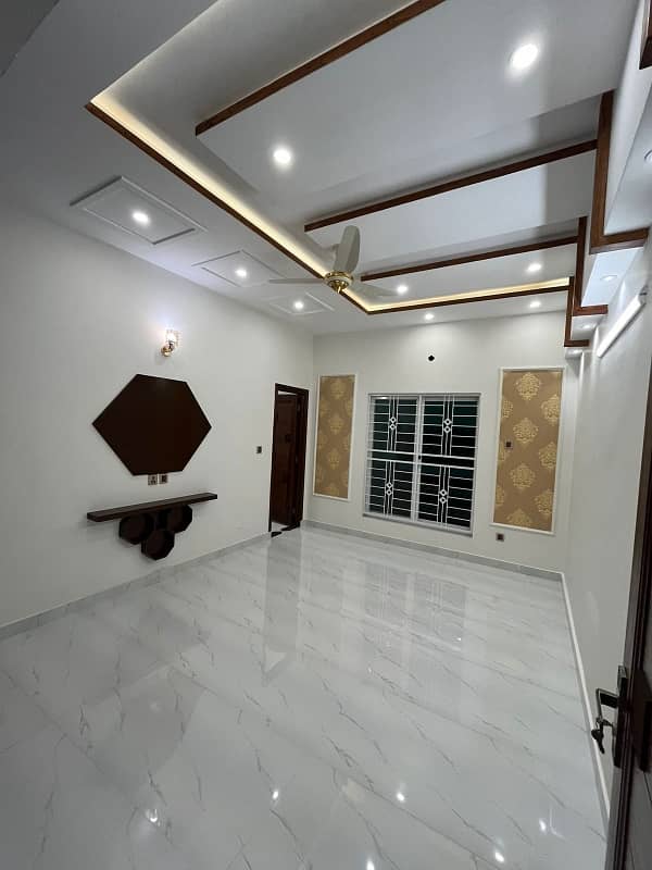 10 Marla Brand New Luxery Leatest Accomodation Spanish Style Luxery House First Entry Owner Built Available For Sale In PIA Housing Society Near Johertown Lahore 41
