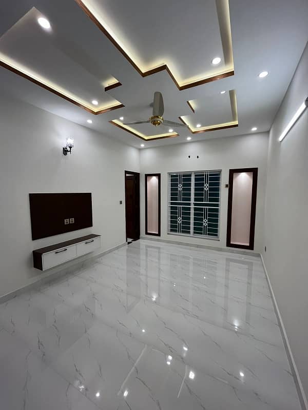 10 Marla Brand New Luxery Leatest Accomodation Spanish Style Luxery House First Entry Owner Built Available For Sale In PIA Housing Society Near Johertown Lahore 42