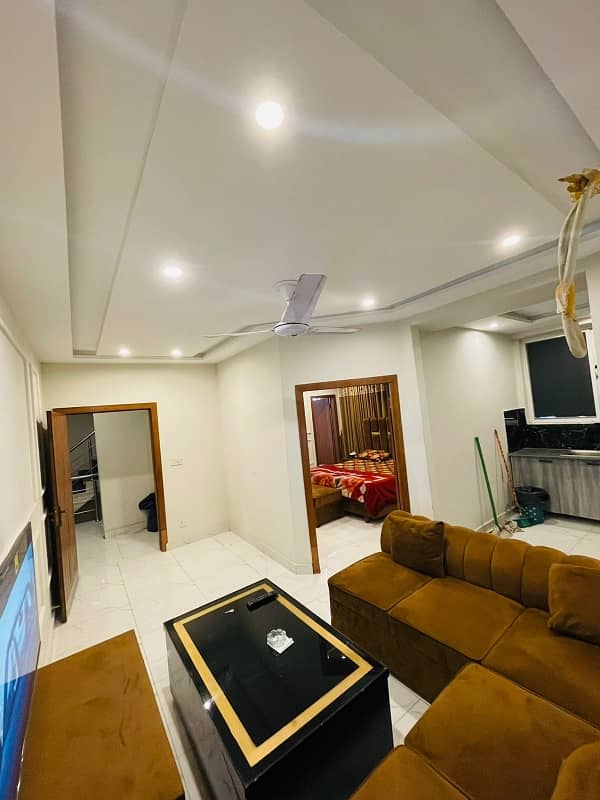 1 bed luxery leatest Accomodation Appartement/Flat available for Rent in Bahria town lahore. by Fast property services 1 call quick response original pics 2