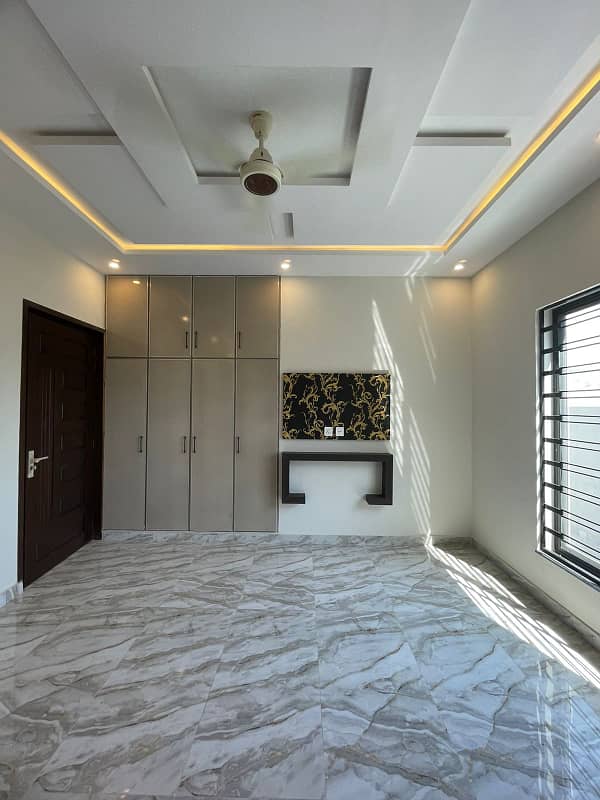 10 MARLA MODERN PALACE AVAILABLE FOR SALE IN LDA AVENUE 12