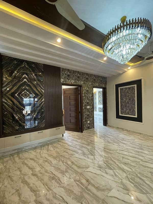10 MARLA MODERN PALACE AVAILABLE FOR SALE IN LDA AVENUE 22