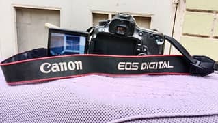 canon EOS 60D    Condition 10/8.   Flip Screen. 64gb memory card   with
