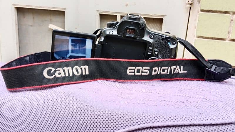 canon EOS 60D    Condition 10/8.   Flip Screen. 64gb memory card   with 0