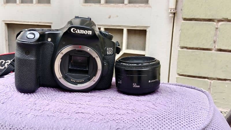 canon EOS 60D    Condition 10/8.   Flip Screen. 64gb memory card   with 5