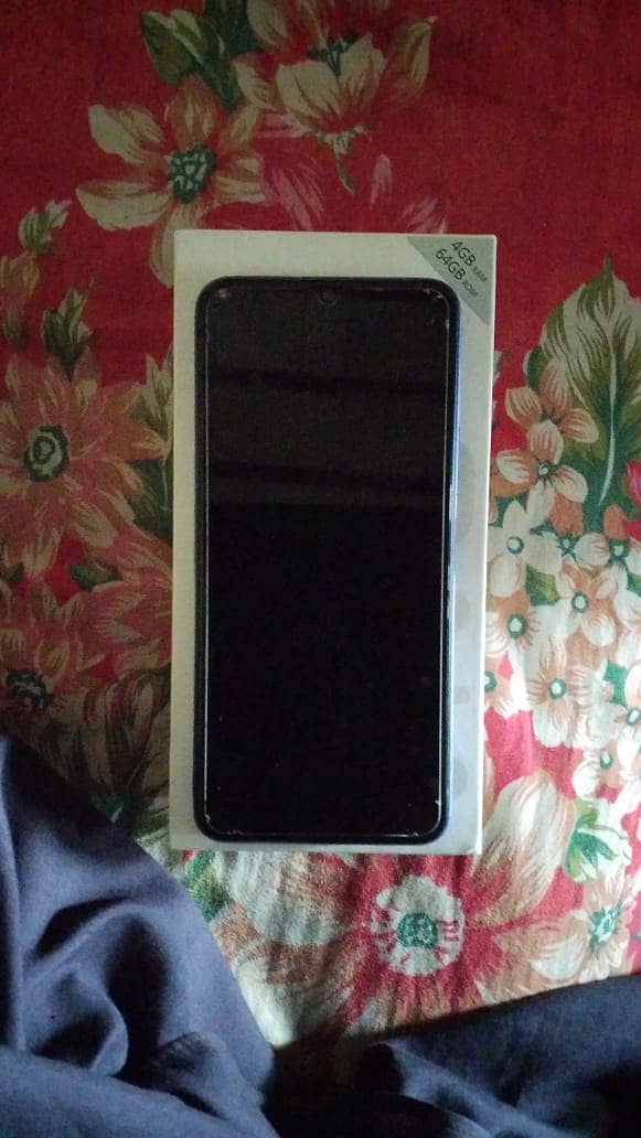 Vivo y21 used Mobile 10/10 Condition with original Box and Charger 0