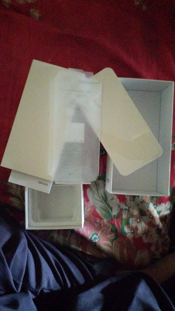 Vivo y21 used Mobile 10/10 Condition with original Box and Charger 2