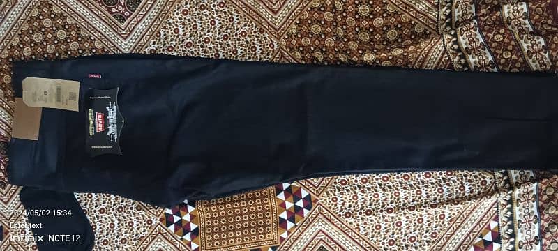 Maray pass new jean 36 size plz whatapp karay 03224711117 2