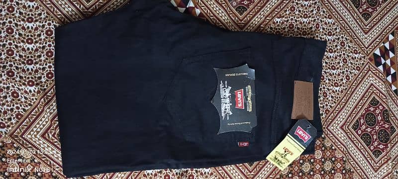 Maray pass new jean 36 size plz whatapp karay 03224711117 3