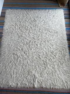 white rug for room