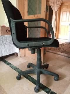 computer chair urgent sale 10 by 9 condition
