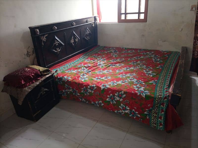 Bed room seat urgent sell need money 2