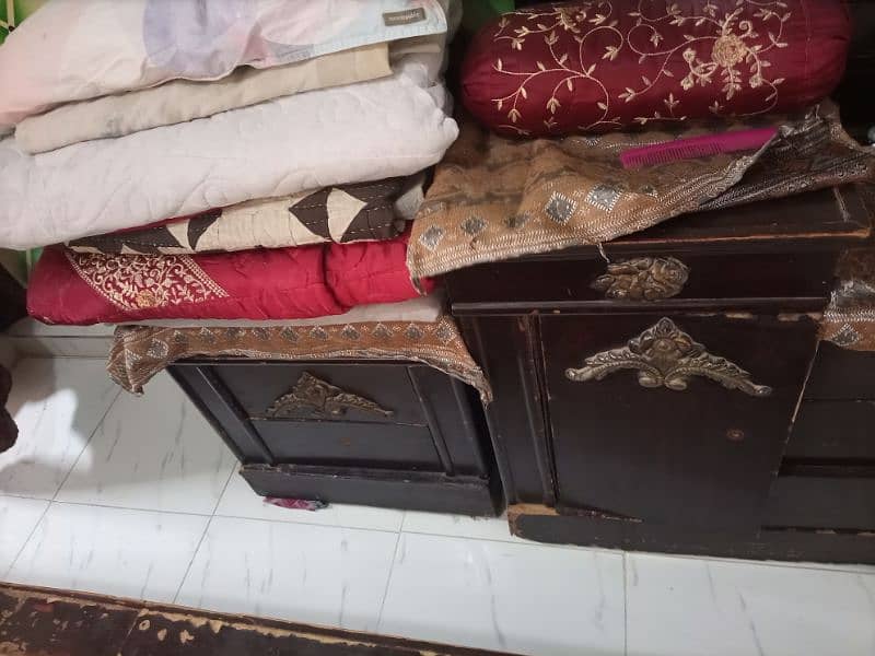 Bed room seat urgent sell need money 7