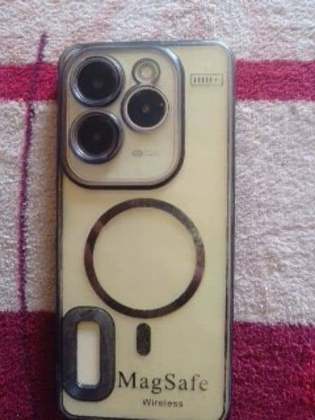 Infinix Hot 40 16 256 condition 10/10 full box available 33 W charger 0
