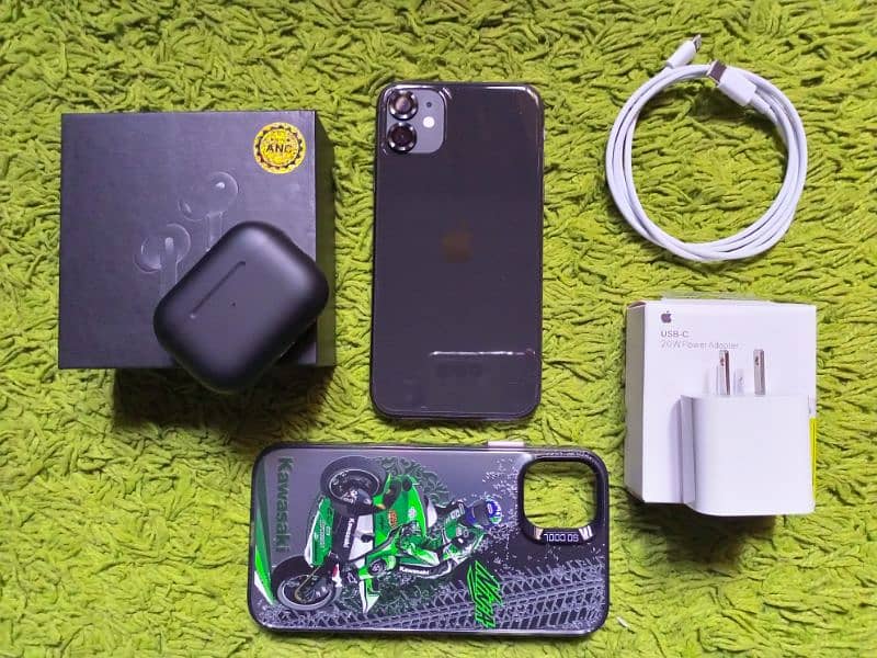 Iphone 11 64Gb JV with all accessories 0
