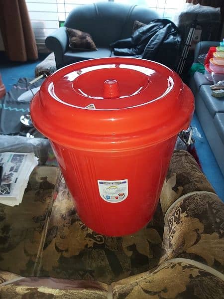 plastic bucket with cover 1