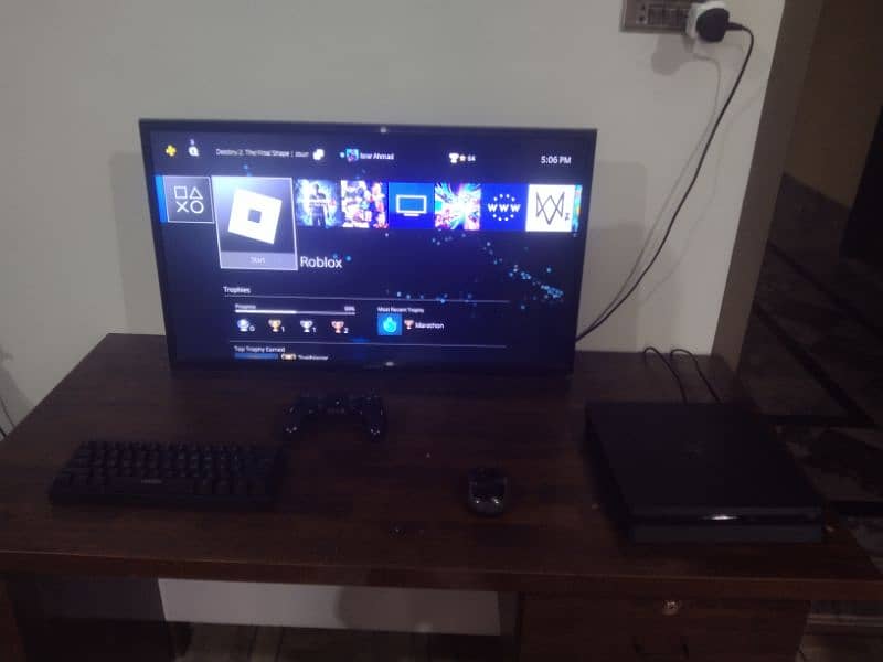 PS4 slim 1tb with 4 games 4