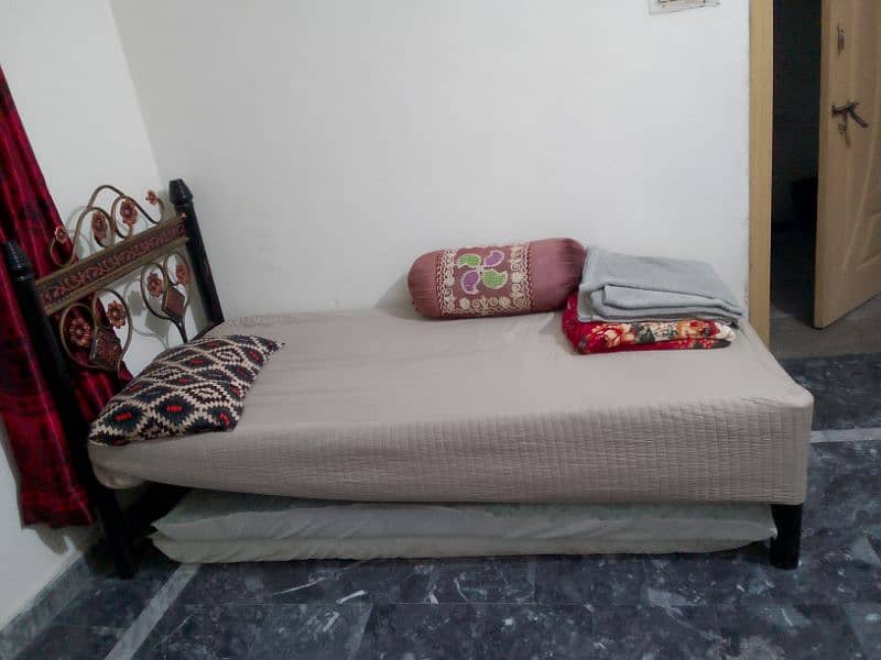 single bed with metrs 1
