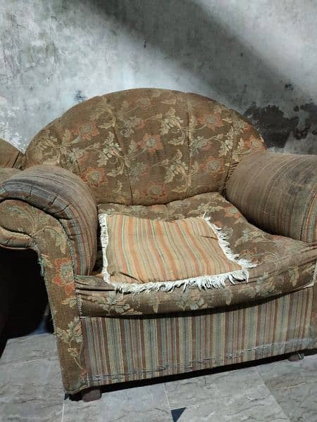 Second hand sofa for sale at a very cheap rate 1