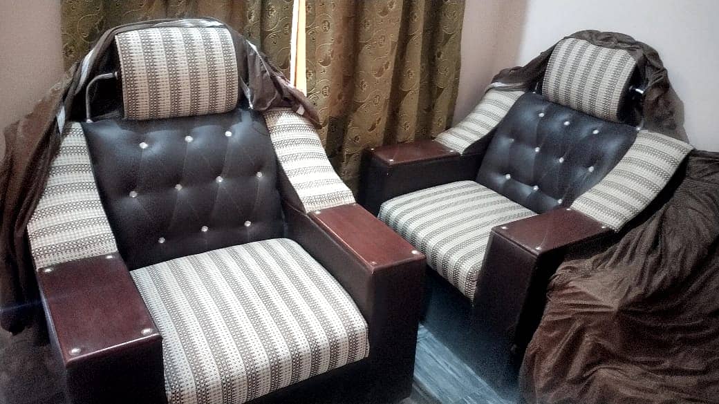 Perfect sofa set available 1