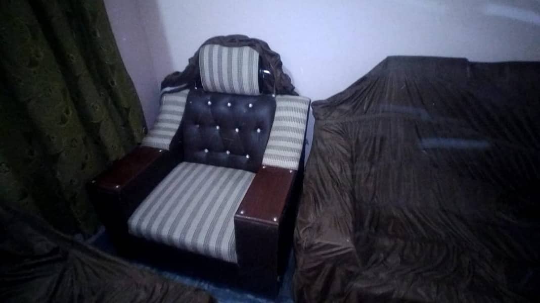 Perfect sofa set available 2
