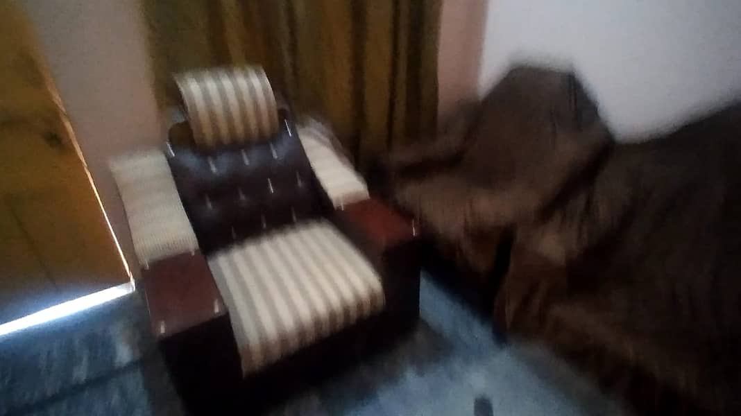 Perfect sofa set available 3