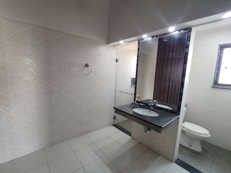 One Kanal Upper Portion With Separate Gate Available On Rent At DHA Phase 06 Lahore 2