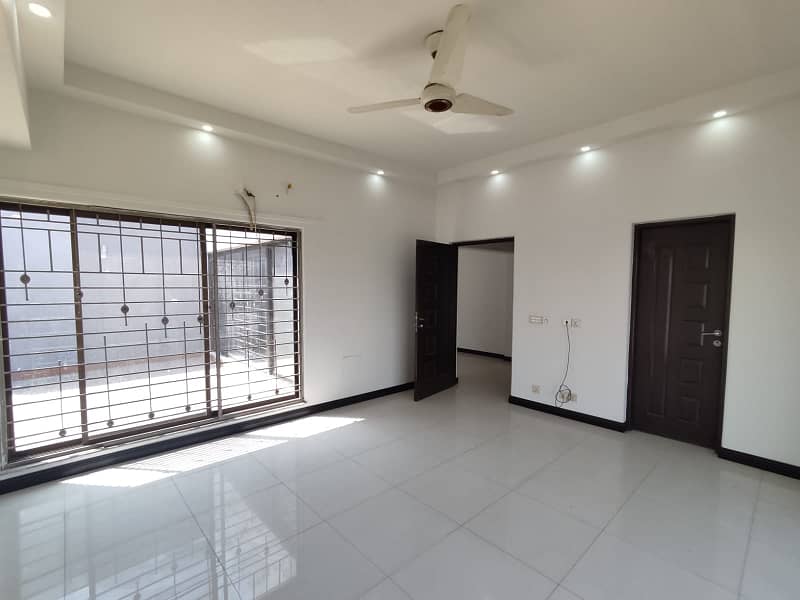 One Kanal Upper Portion With Separate Gate Available On Rent At DHA Phase 06 Lahore 7