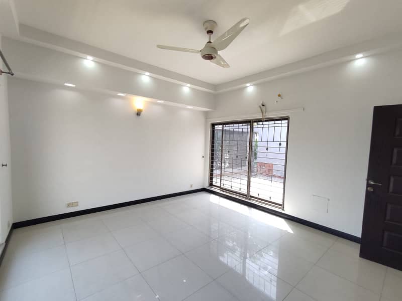 One Kanal Upper Portion With Separate Gate Available On Rent At DHA Phase 06 Lahore 8