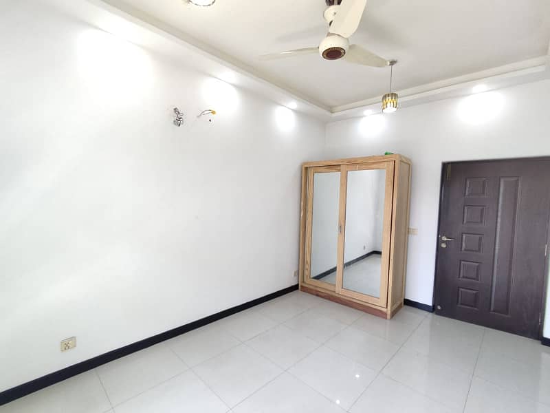 One Kanal Upper Portion With Separate Gate Available On Rent At DHA Phase 06 Lahore 26