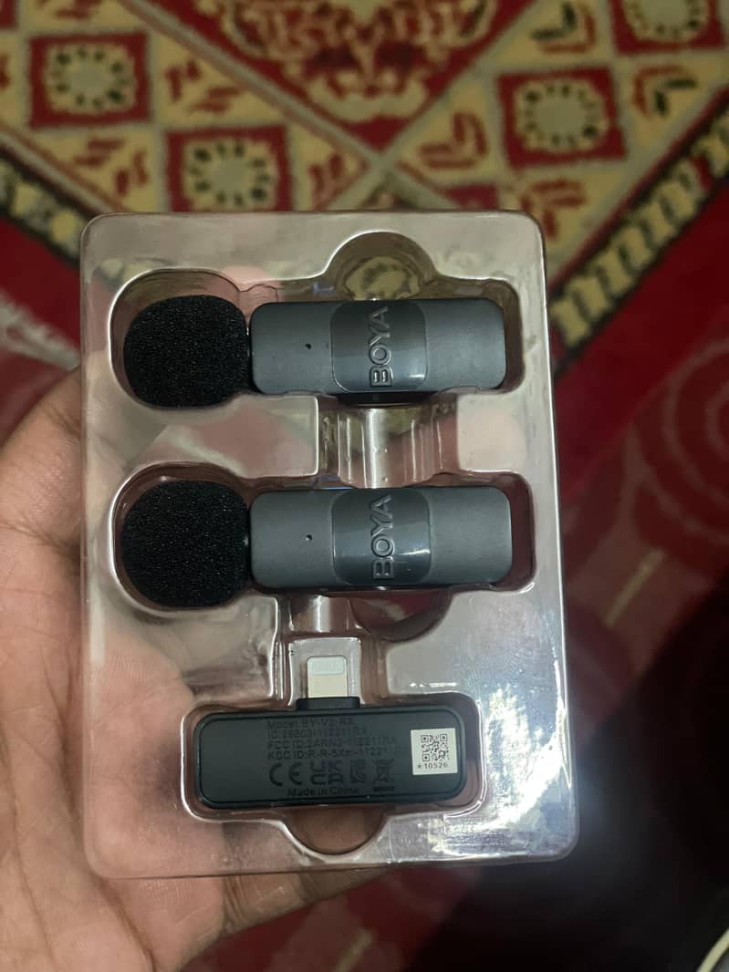 Boya BY V2 microphone for sale only 1week use 3