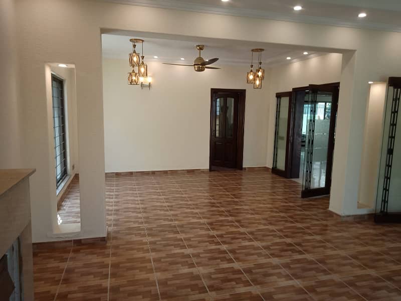 1 Kanal Modern Beautiful House for Rent in FF Block Phase 4 DHA Lahore 5