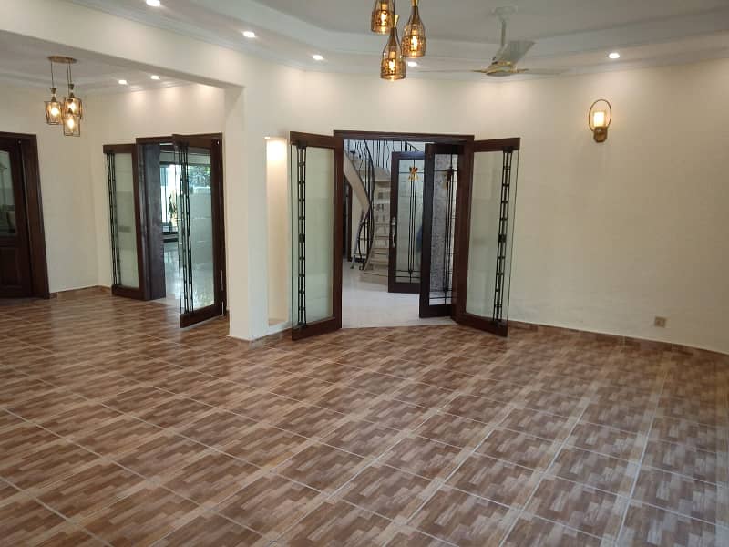 1 Kanal Modern Beautiful House for Rent in FF Block Phase 4 DHA Lahore 6