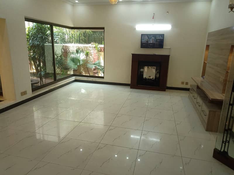 1 Kanal Modern Beautiful House for Rent in FF Block Phase 4 DHA Lahore 9