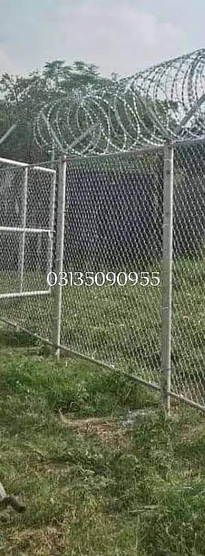 Chainlink Fence/ Razor Wire Barbed Wire Security Fence Weld mesh 1