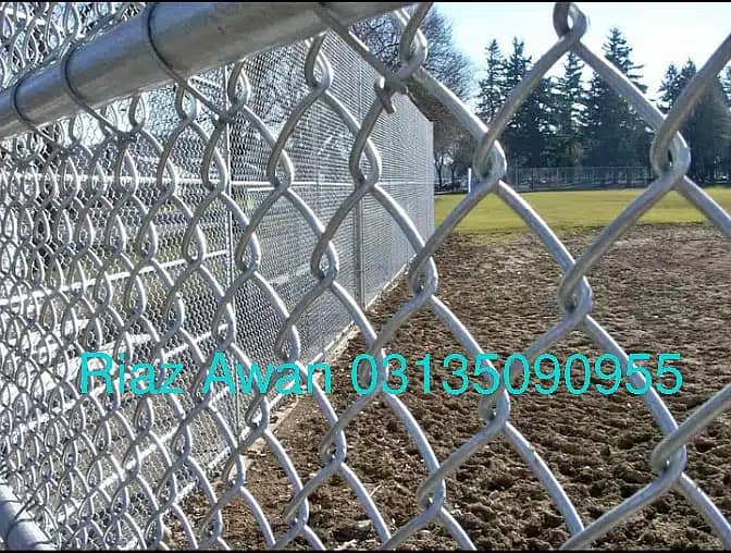 Chainlink Fence/ Razor Wire Barbed Wire Security Fence Weld mesh 18