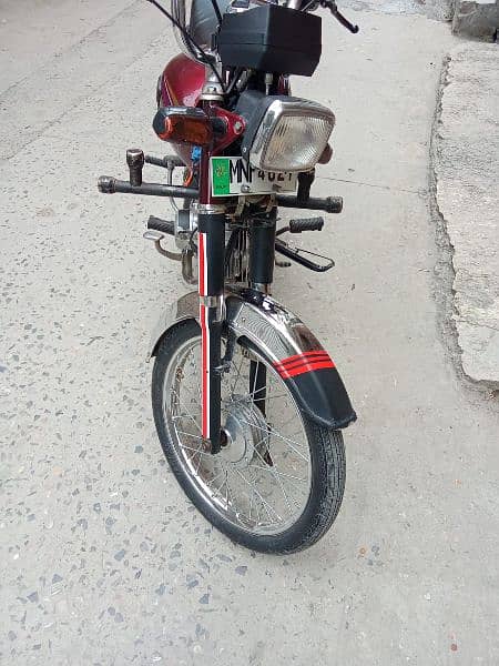 Crown CD 70 bike in good condition 3