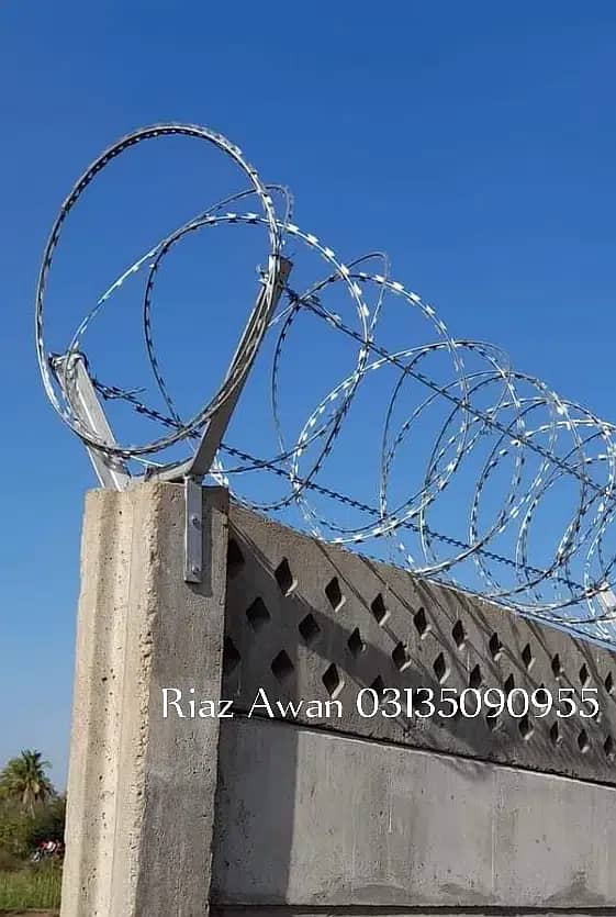 Chainlink fence/ Razor Wire Barbed Wire Security Fence Weld mesh rft 6