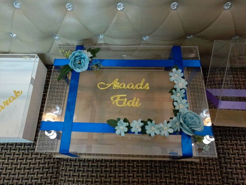 Acrylic Gift Boxes ( Price depends on size and design) 0302-1466006 0