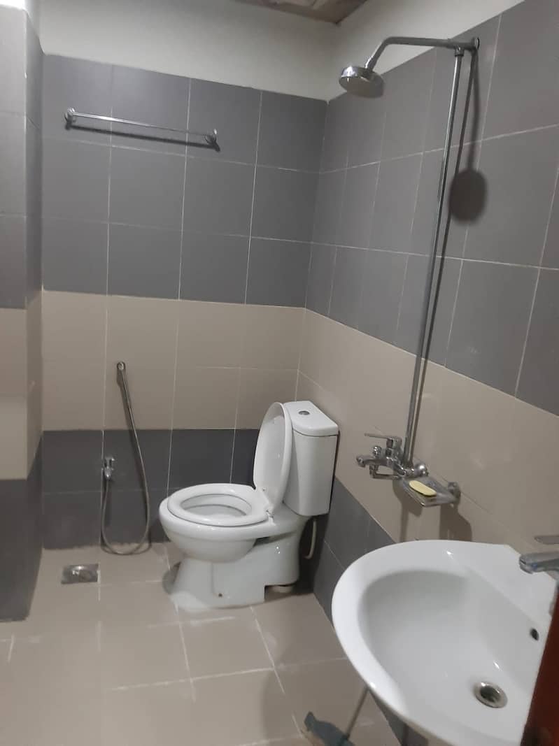 "2nd Floor Flat near Nust - Ideal for Girls Students and Small Fam!" 2