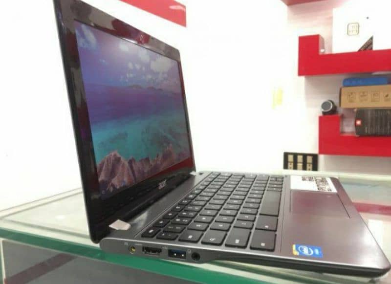 Acer C720 mini Laptop 1