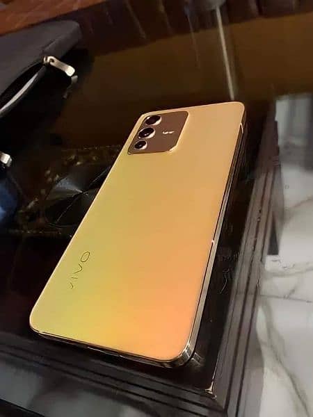 golden color with box and charger 0