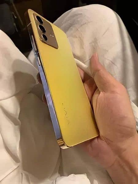 golden color with box and charger 1